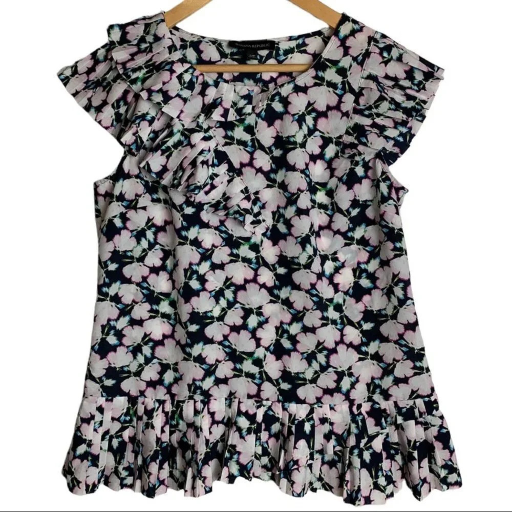 Banana Republic Black Floral Emma  Pleated Ruffle Top Size Small Professional